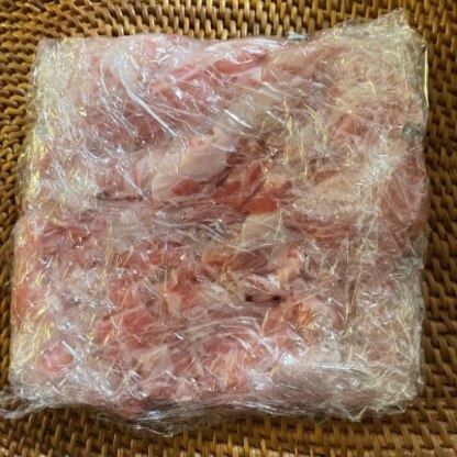 冷凍する時にクッキングホイルを使用するのは初めてでした。解凍したお肉を使うのが楽しみです。ありがとうございました。